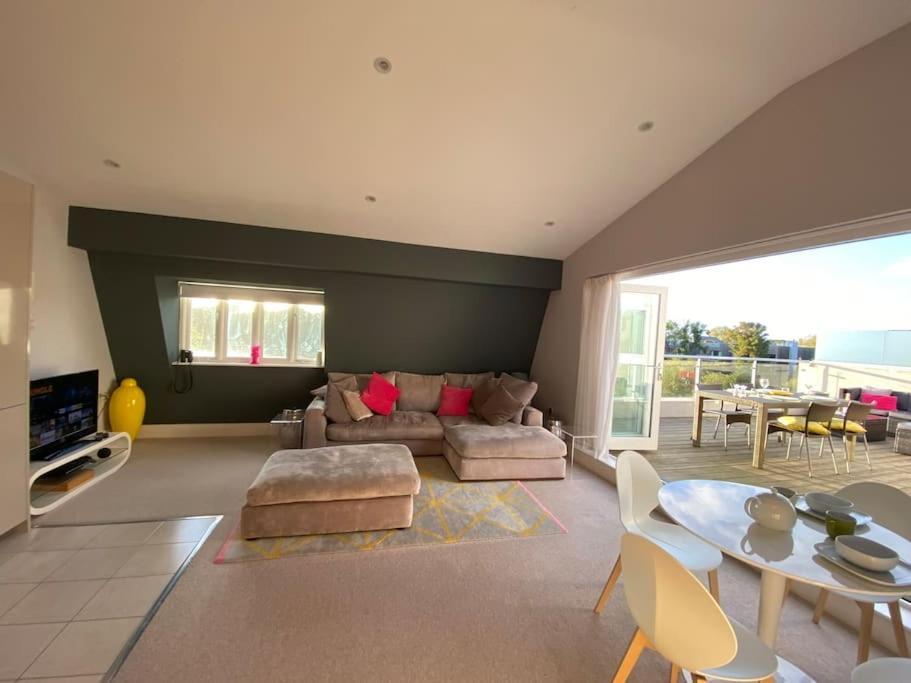 Reed Warbler - Hm111 - Lower Mill Estate Penthouse Apartment With Spa Access Somerford Keynes ภายนอก รูปภาพ